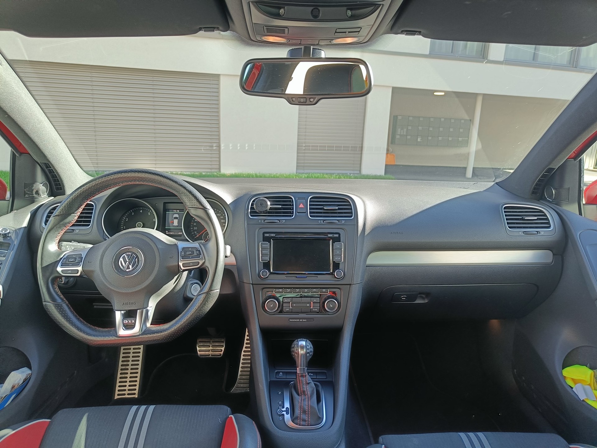 VW Golf 2.0 TSI GTI Adidas DSG-image-3