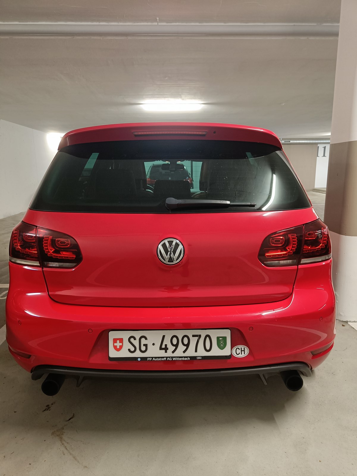 VW Golf 2.0 TSI GTI Adidas DSG-image-2