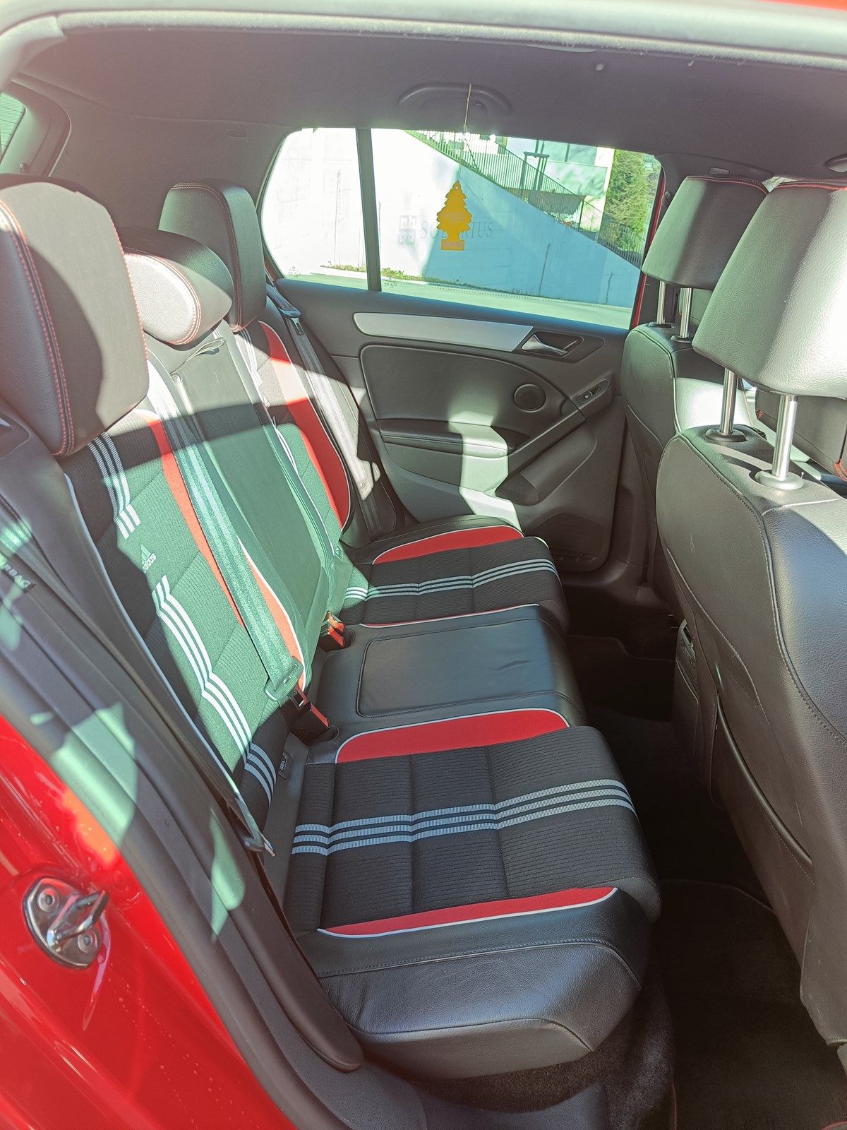 VW Golf 2.0 TSI GTI Adidas DSG-image-4