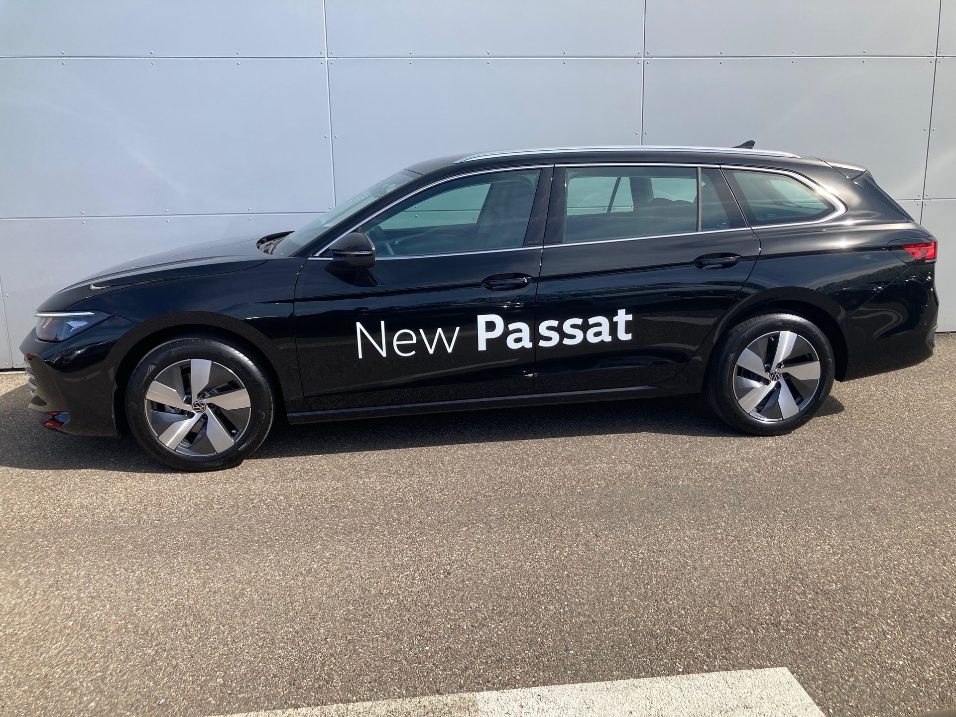 VW Passat Variant 1.5 eTSI evo2 Business DSG-image-1