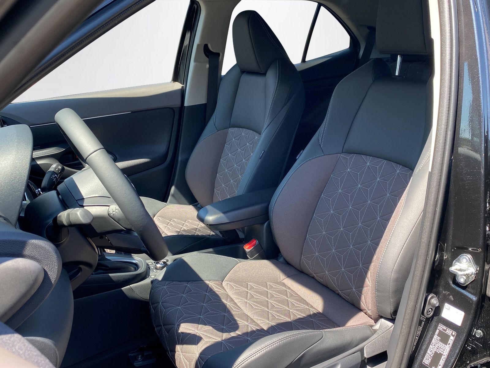 TOYOTA Yaris Cross 1.5 VVT-i HSD Elegant AWD-i-image-14