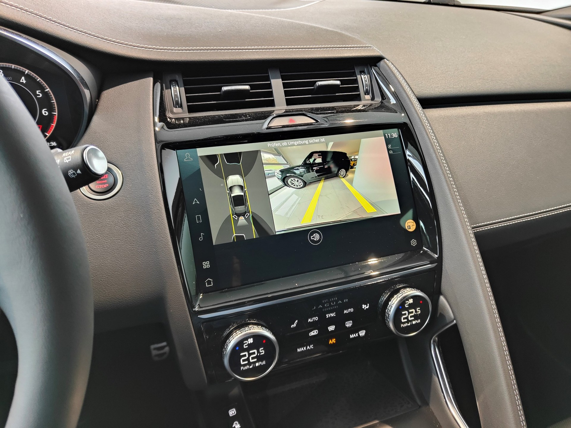 JAGUAR E-Pace 1.5 P300e R-Dynamic AWD S-image-10