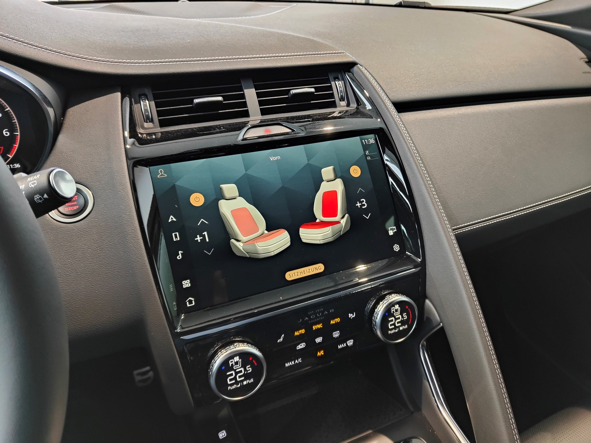 JAGUAR E-Pace 1.5 P300e R-Dynamic AWD S-image-11
