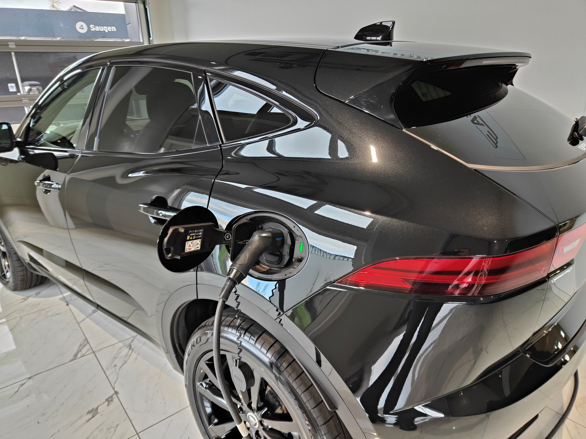JAGUAR E-Pace 1.5 P300e R-Dynamic AWD S-image-4