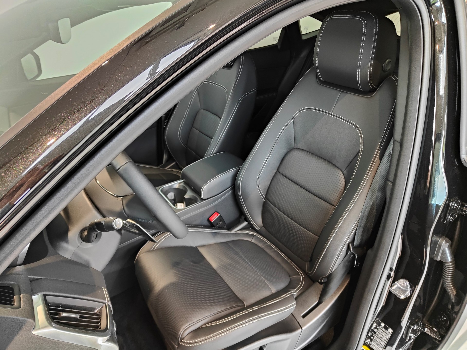 JAGUAR E-Pace 1.5 P300e R-Dynamic AWD S-image-6