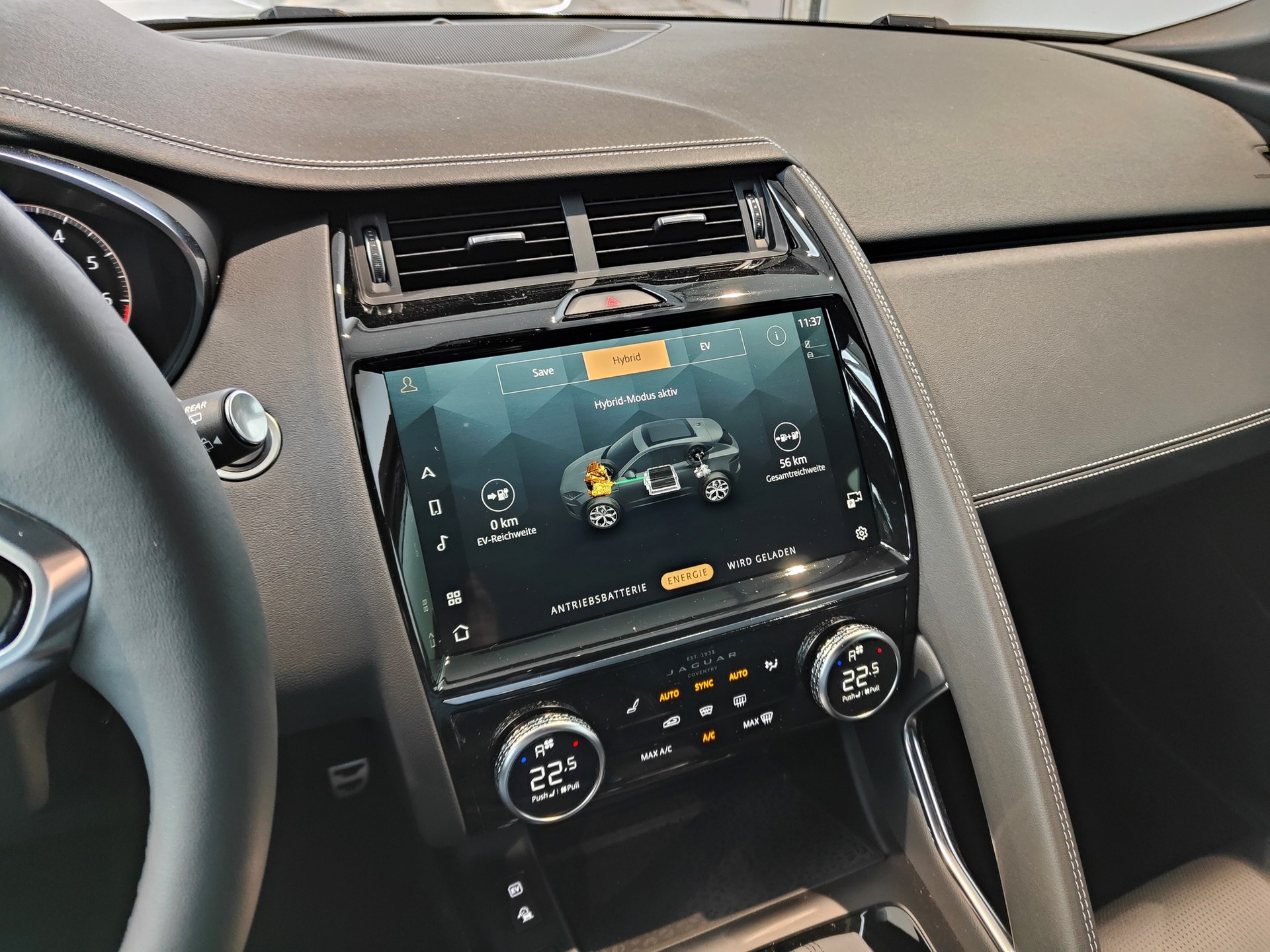 JAGUAR E-Pace 1.5 P300e R-Dynamic AWD S-image-9
