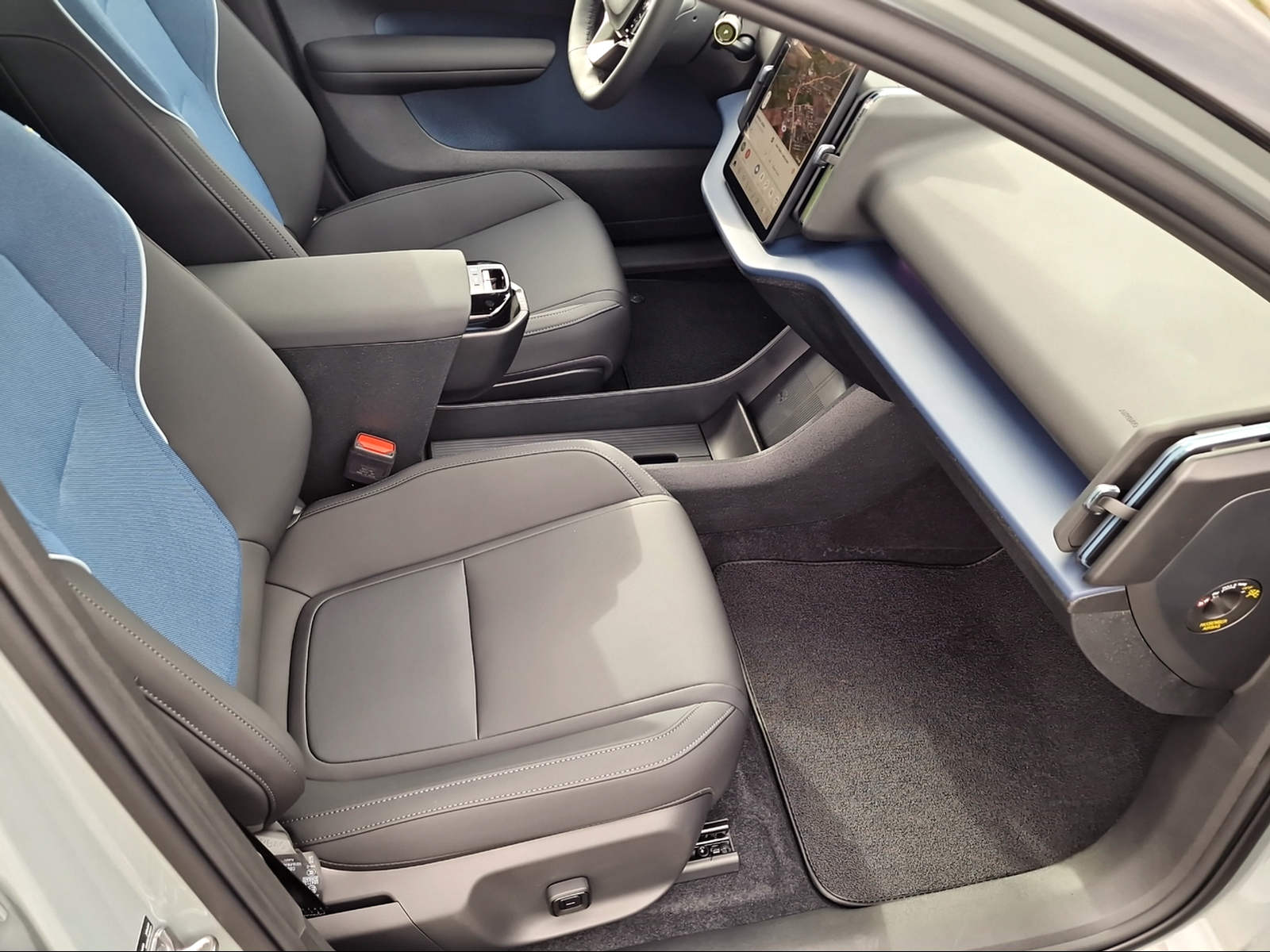 VOLVO EX 30 E60 Ultra-image-14