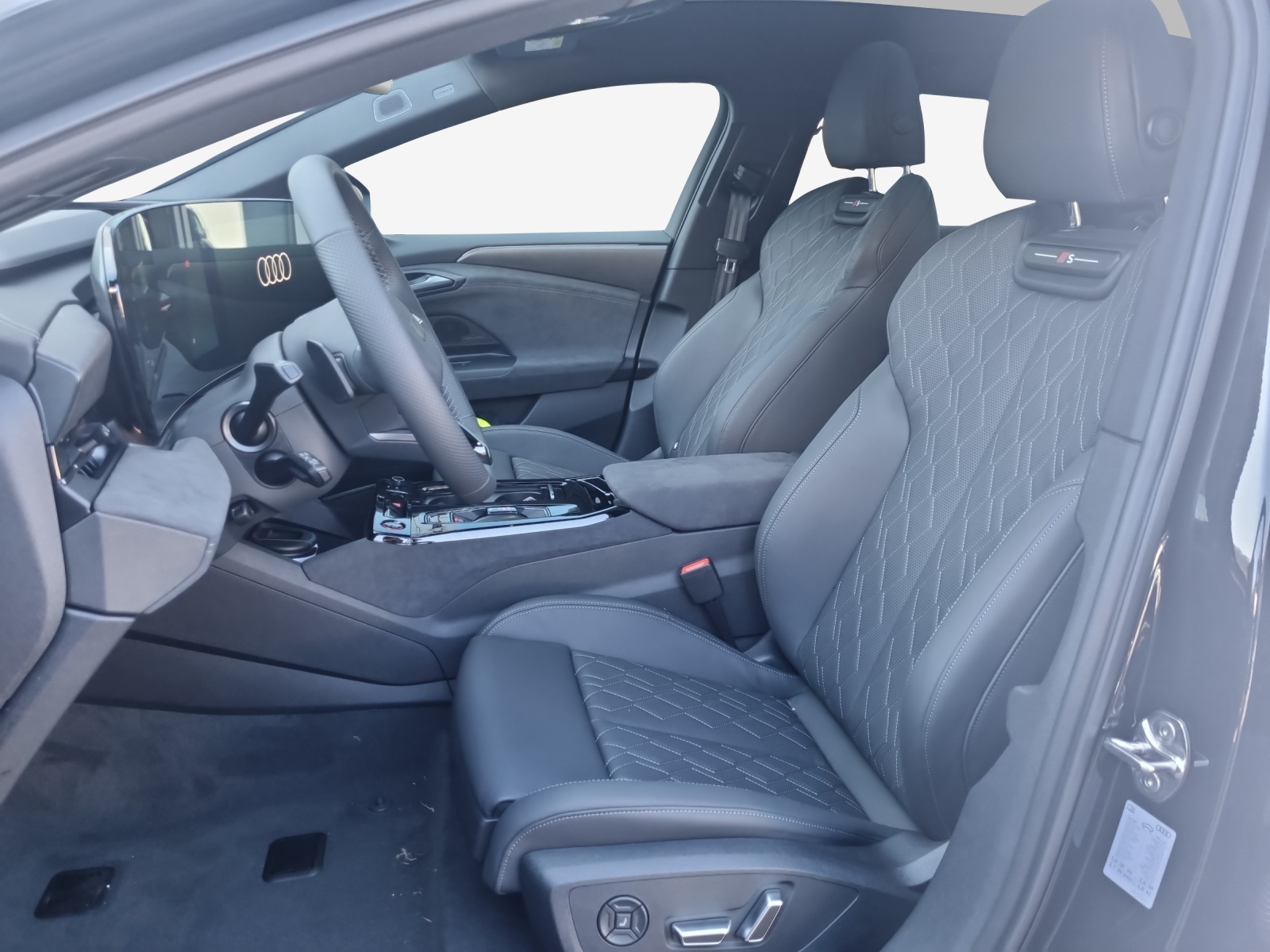 AUDI A6 Avant e-tron quattro-image-7