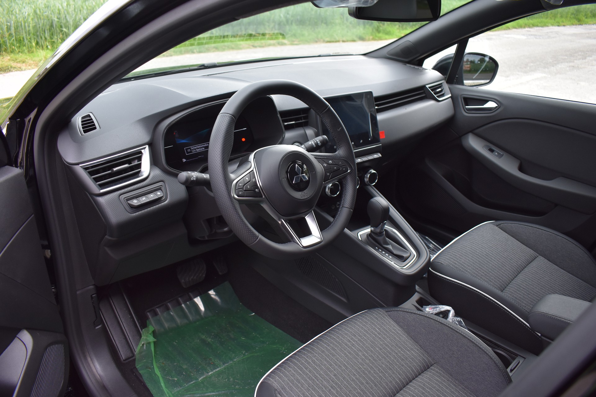 MITSUBISHI COLT 1.6 HEV Intense-image-8