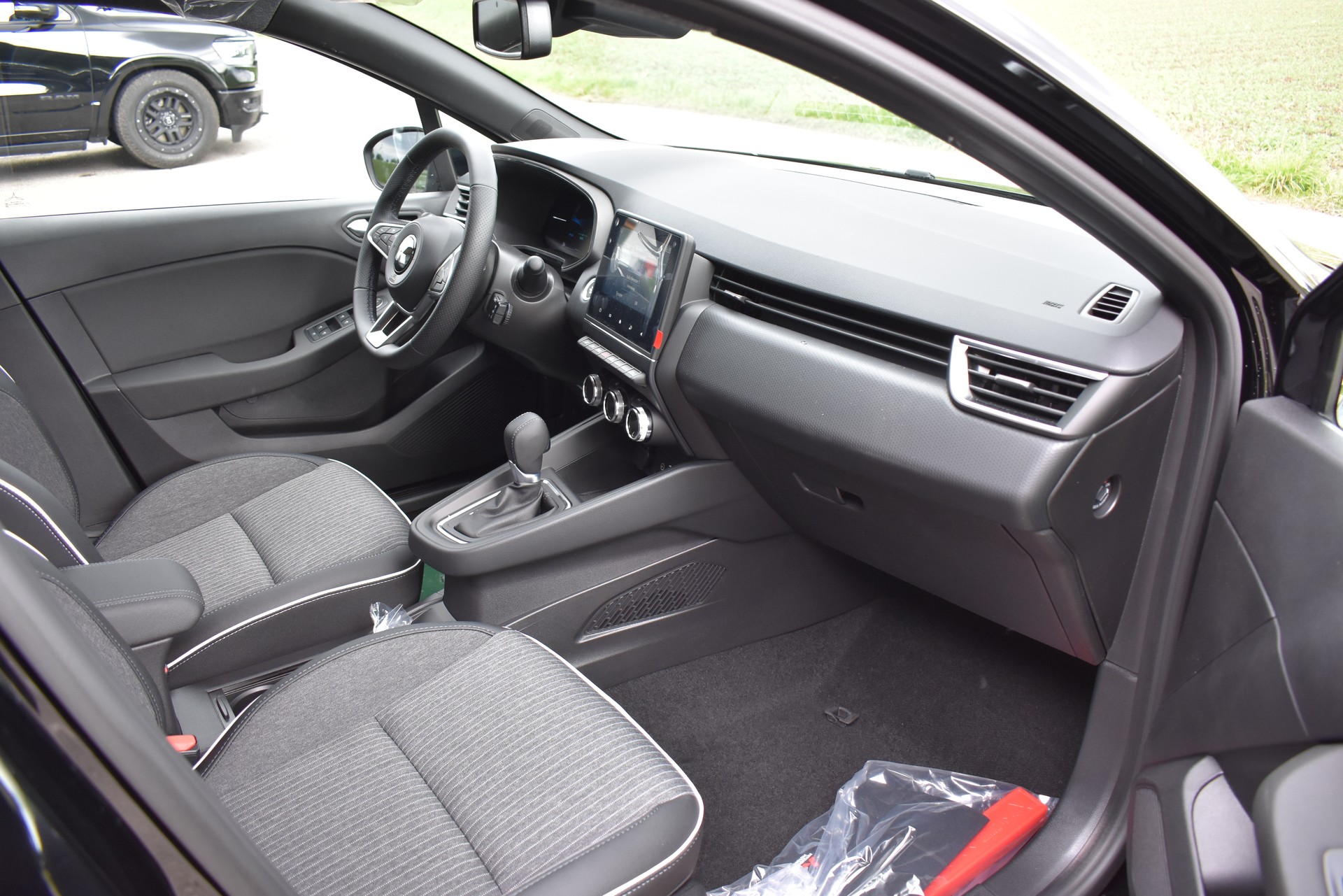 MITSUBISHI COLT 1.6 HEV Intense-image-10