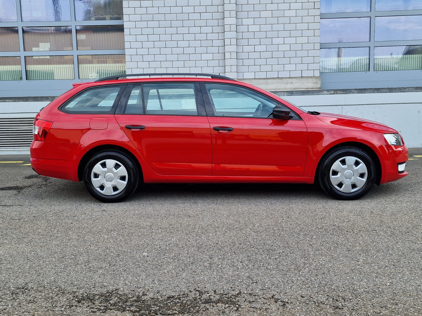 SKODA Octavia Combi 1.6 TDI Active-image-3