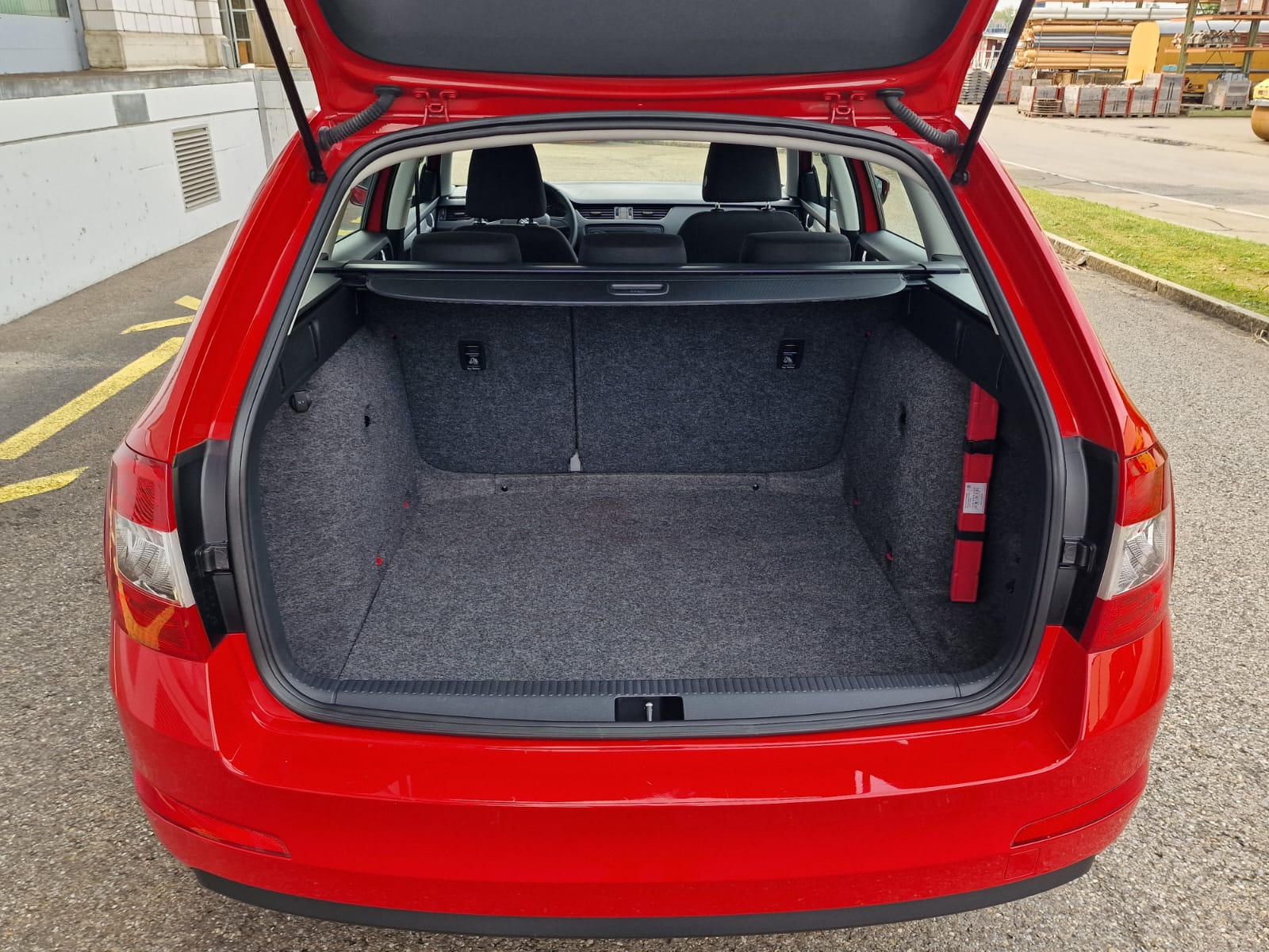 SKODA Octavia Combi 1.6 TDI Active-image-11