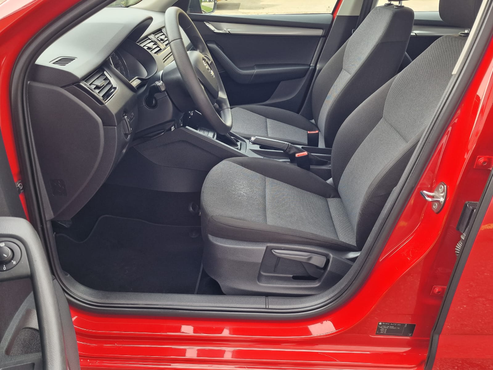 SKODA Octavia Combi 1.6 TDI Active-image-7