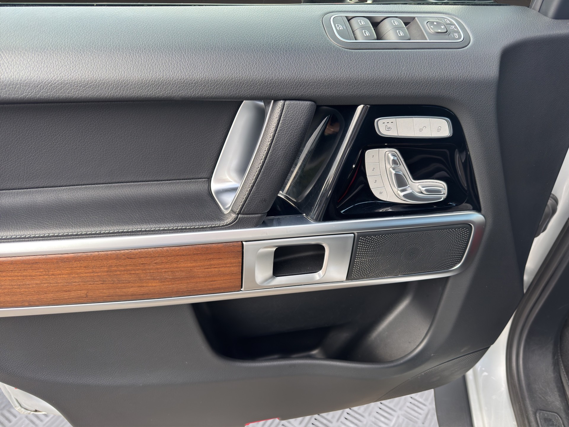 MERCEDES-BENZ G 500 9G-Tronic-image-9