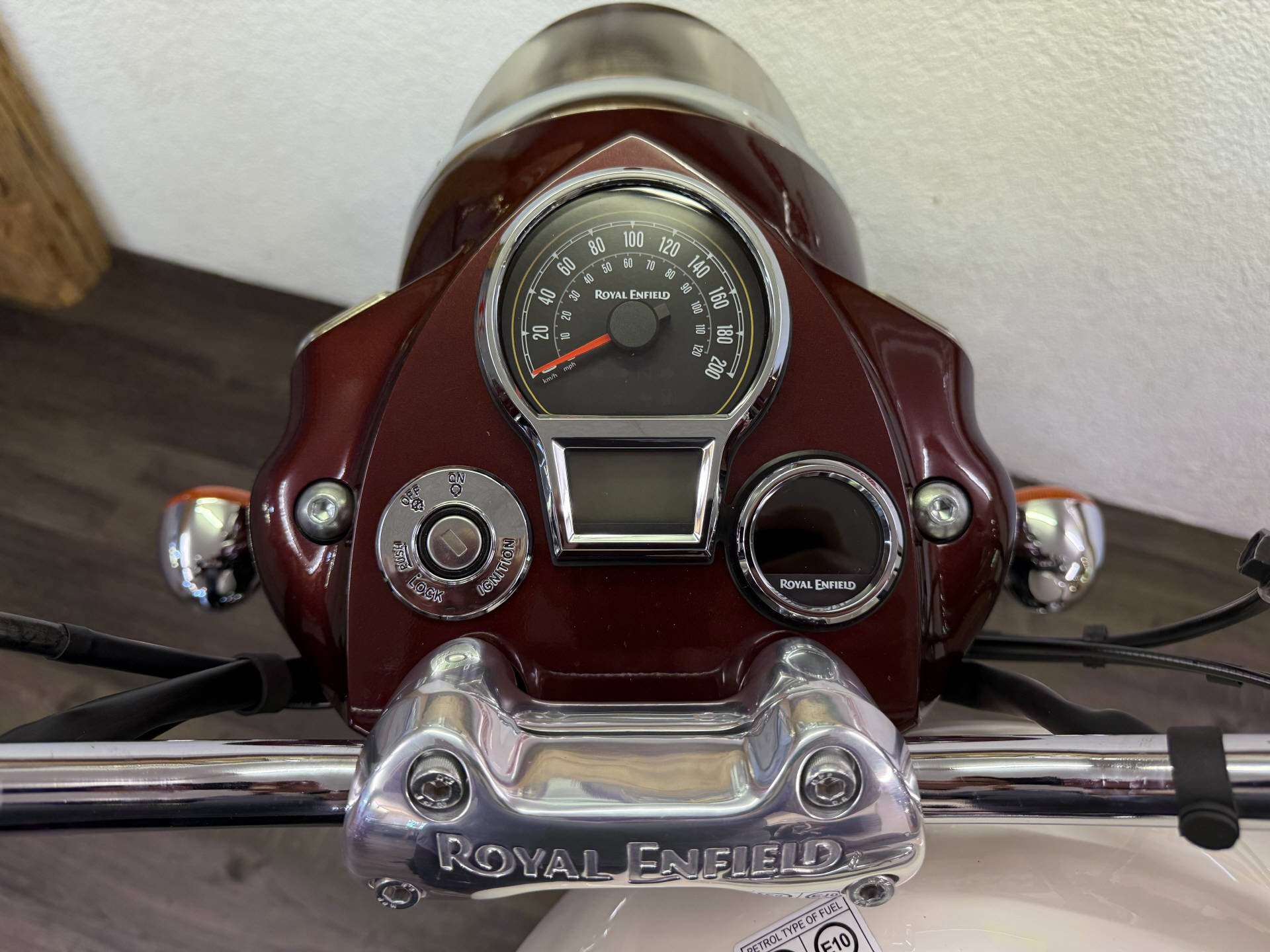 ROYAL ENFIELD Classic 650 ABS-showroom-element-3