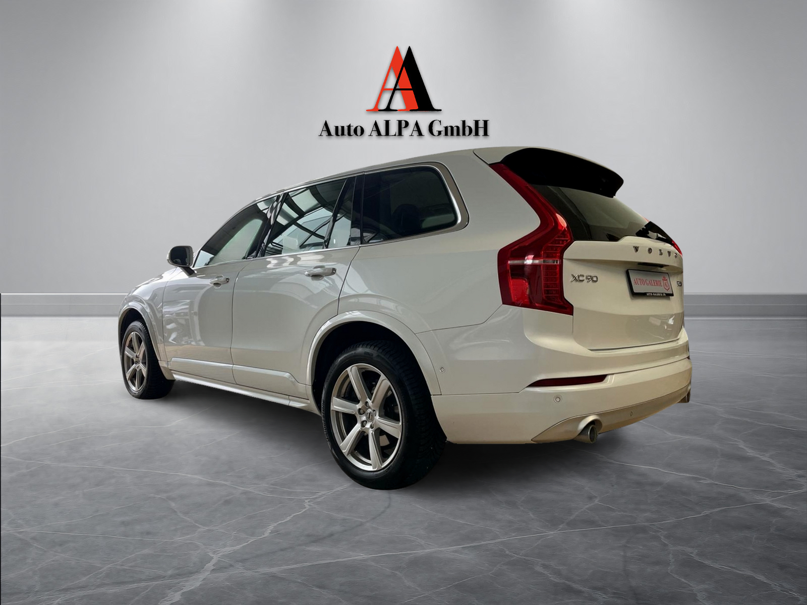 VOLVO XC90 D5 AWD Momentum Geartronic-image-1