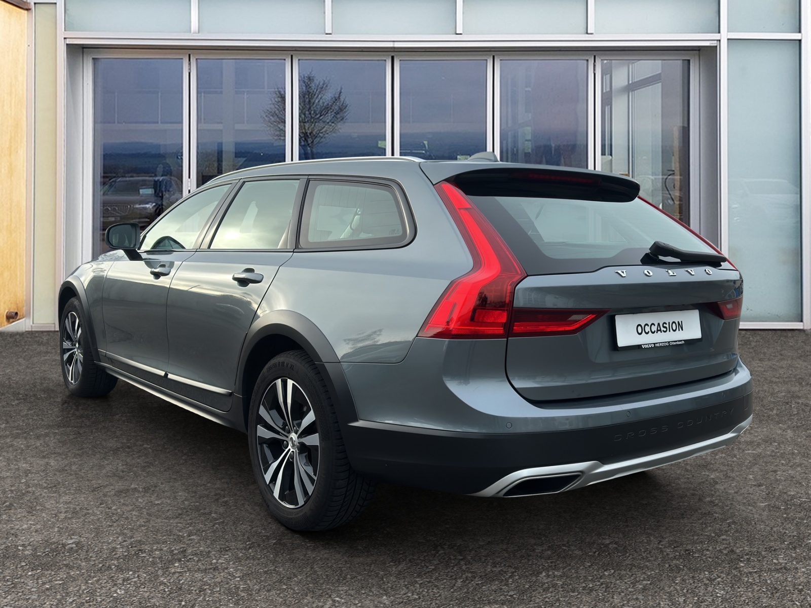 VOLVO V90 Cross Country 2.0 D5 AWD-image-1