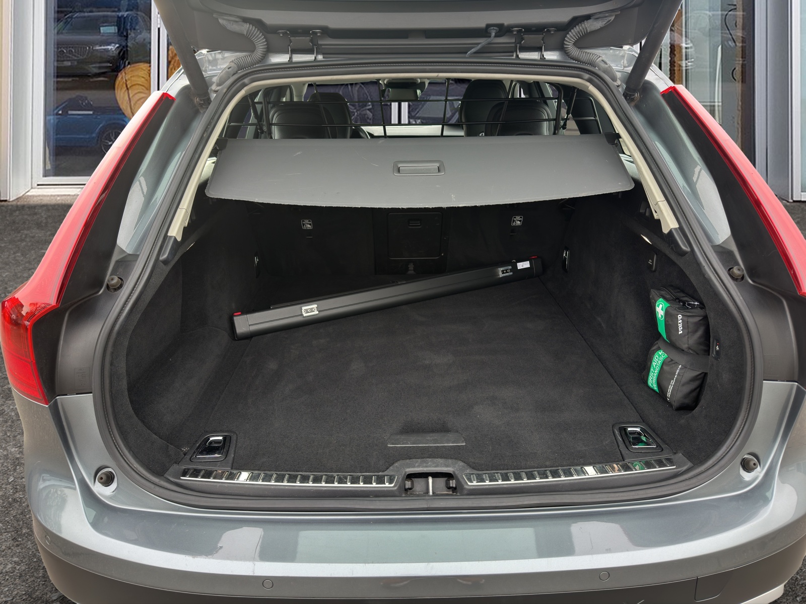 VOLVO V90 Cross Country 2.0 D5 AWD-image-6