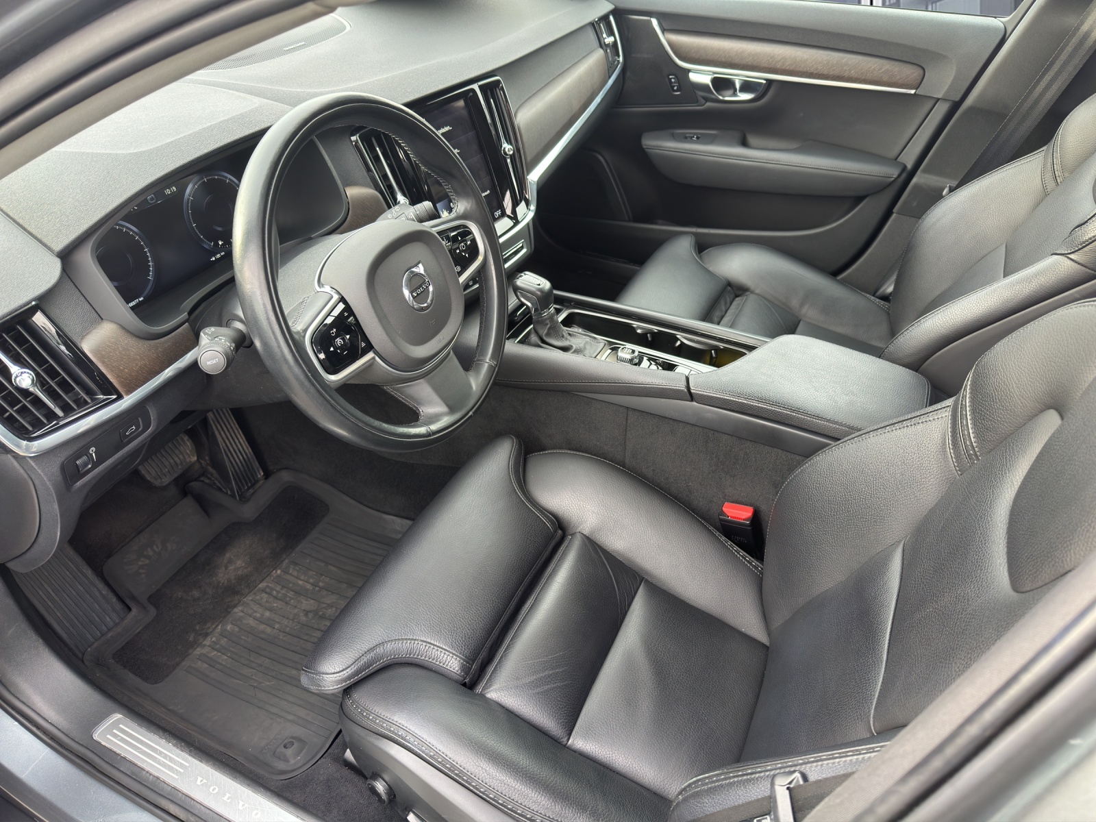 VOLVO V90 Cross Country 2.0 D5 AWD-image-14