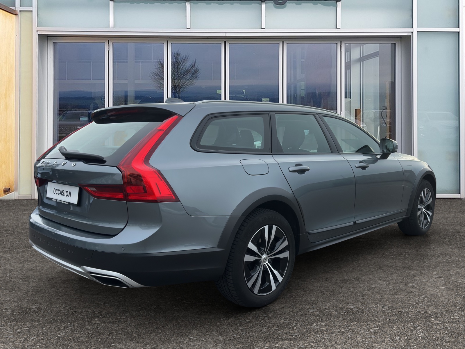 VOLVO V90 Cross Country 2.0 D5 AWD-image-4