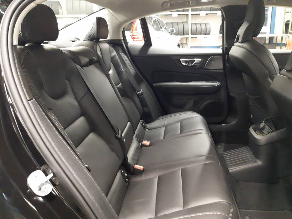 VOLVO S60 2.0 T8 TE Ultimate Bright eAWD-image-10