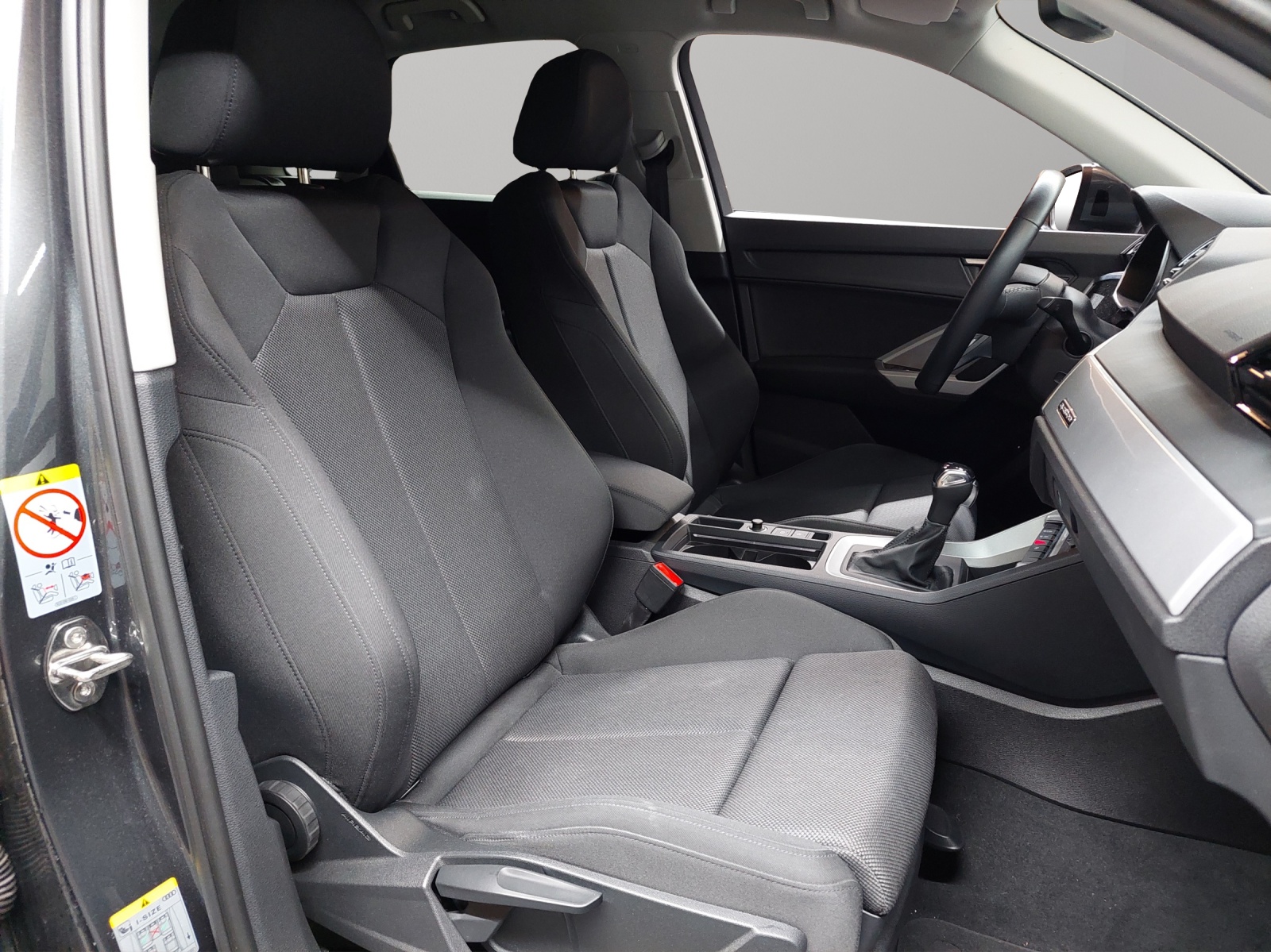 AUDI Q3 35 TDI S line quattro S-tronic-image-8