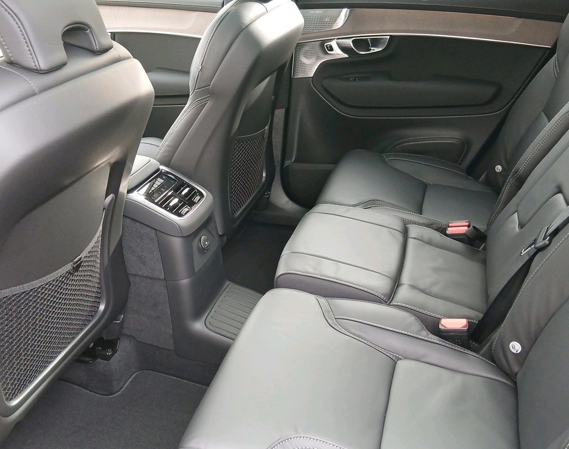 VOLVO XC90 2.0 T8 TE Ultra Bright eA-image-4