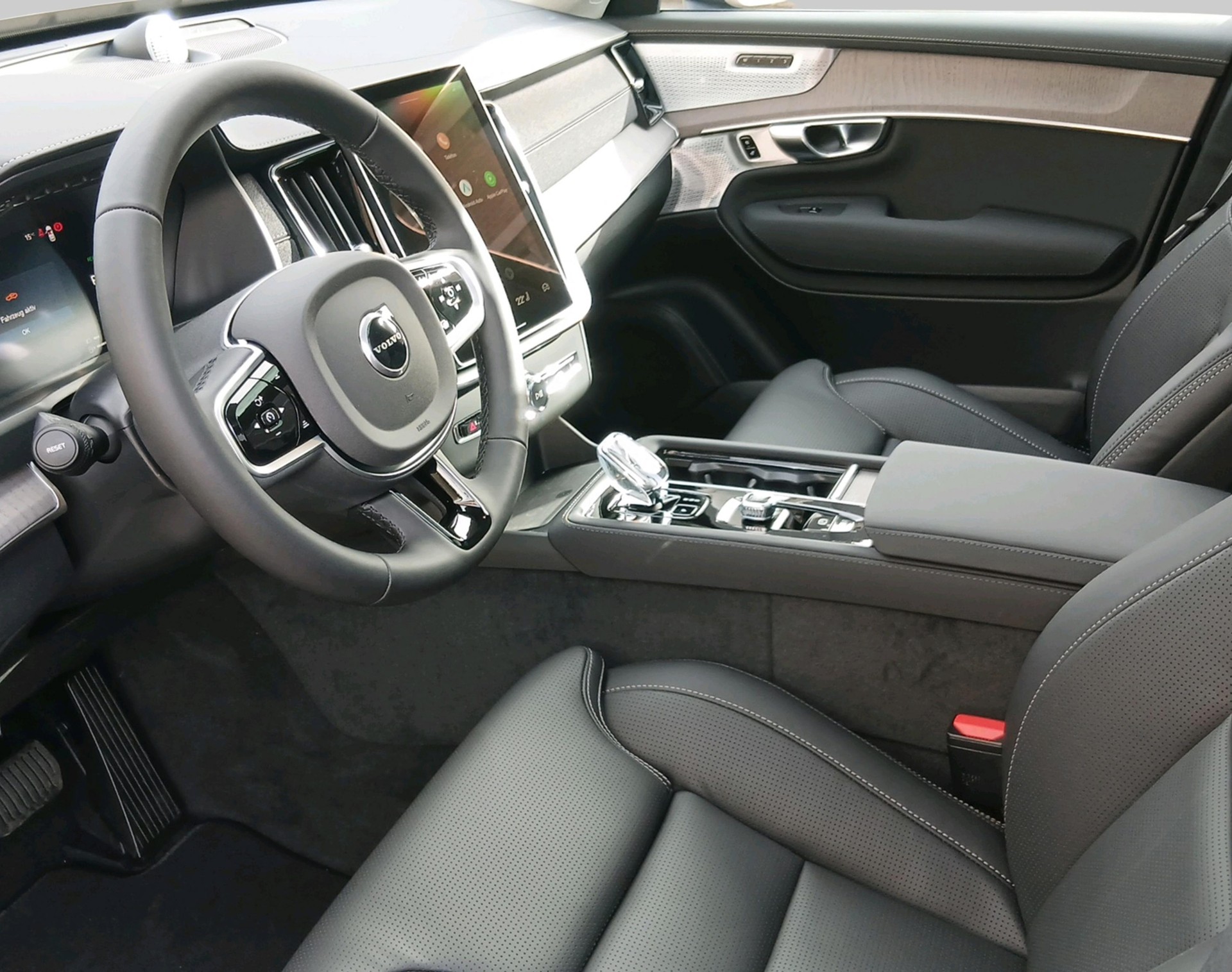 VOLVO XC90 2.0 T8 TE Ultra Bright eA-image-3