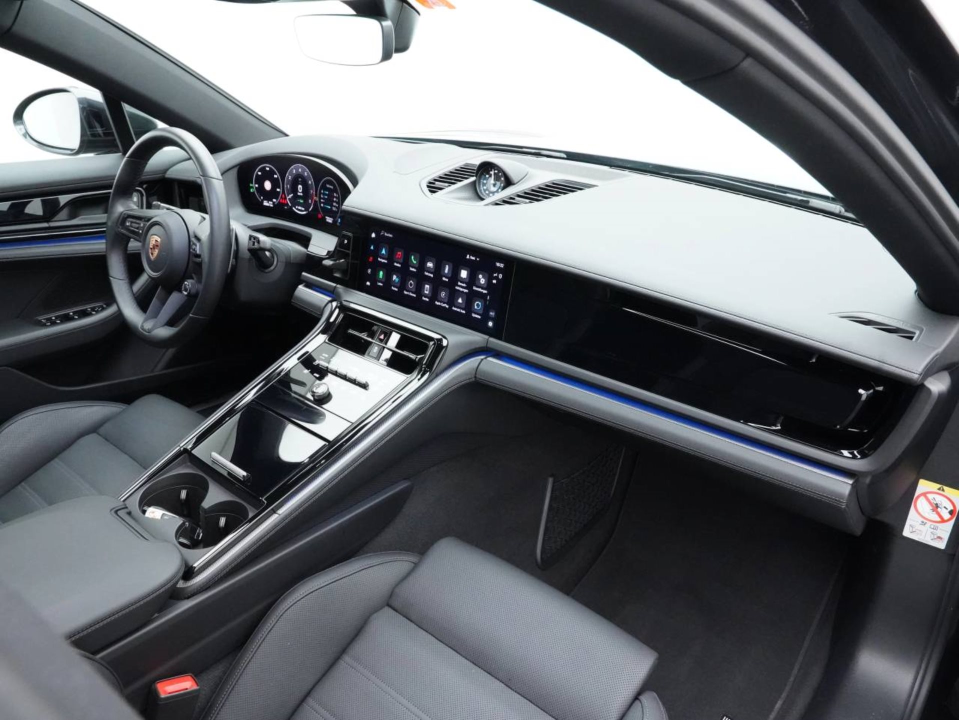 PORSCHE Panamera 4S E-Hybrid-image-23
