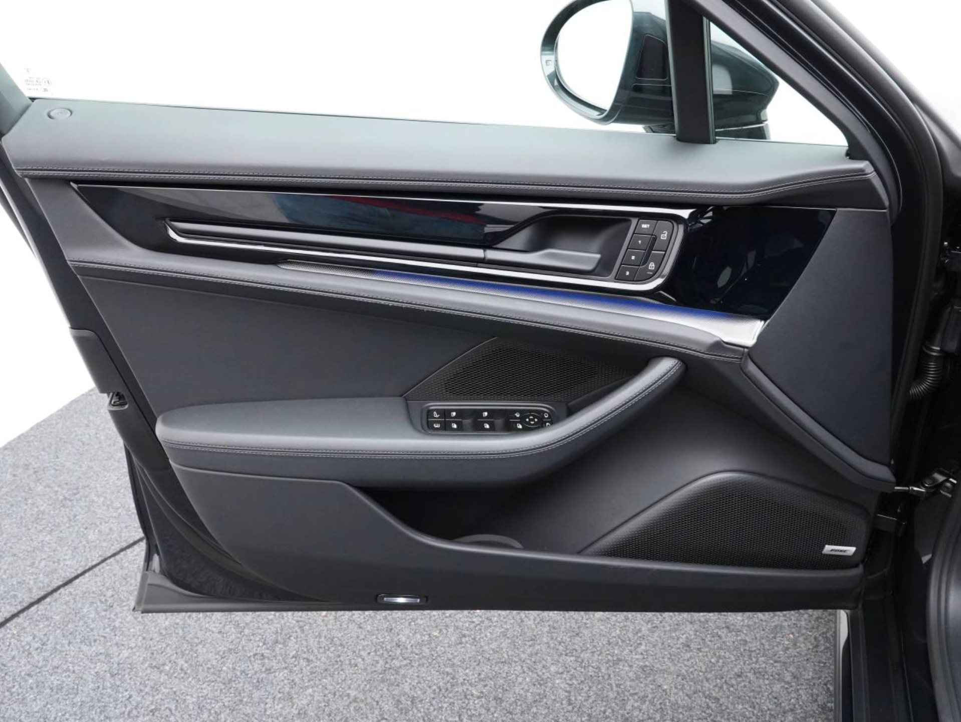 PORSCHE Panamera 4S E-Hybrid-image-19