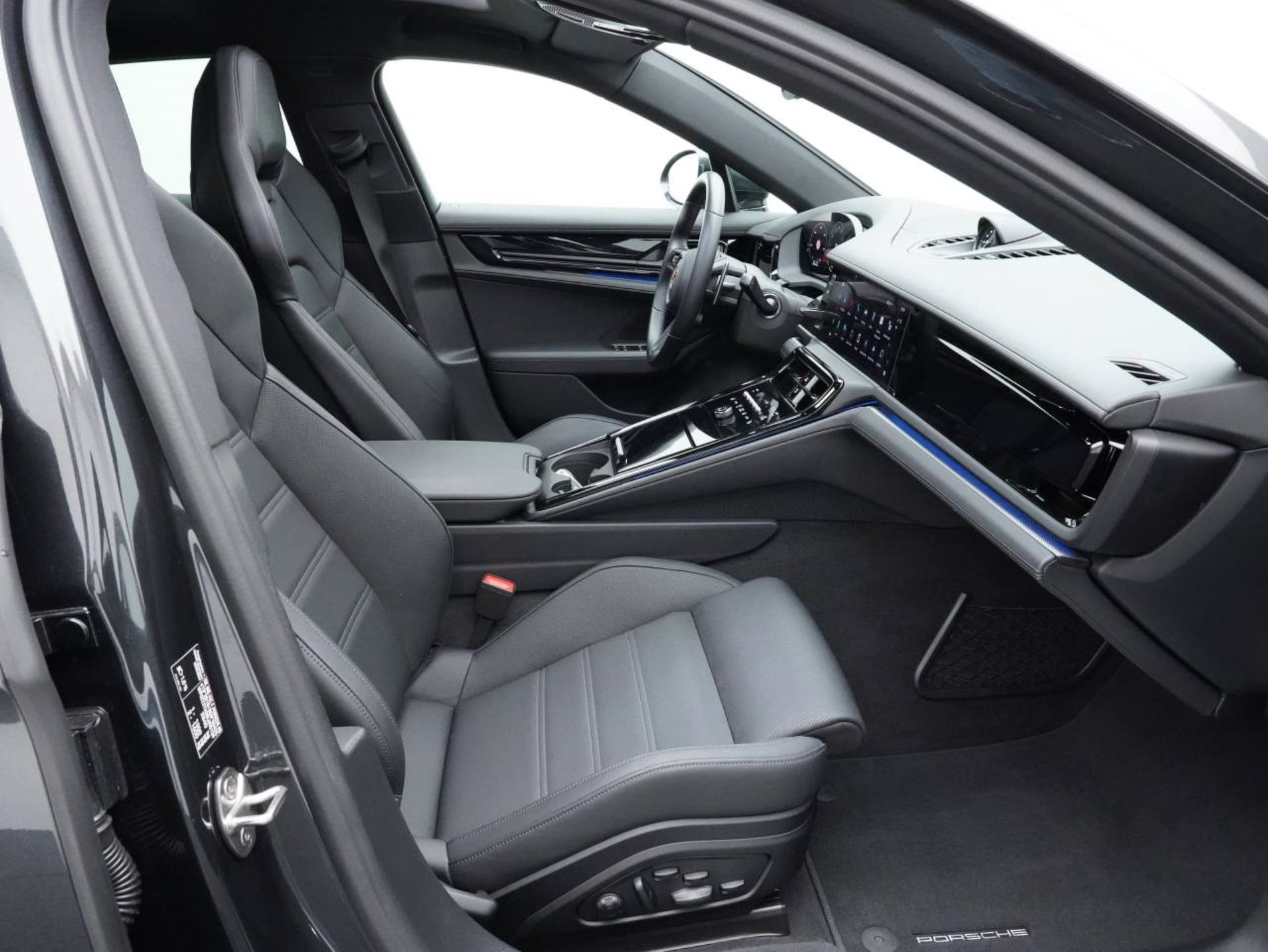PORSCHE Panamera 4S E-Hybrid-image-24