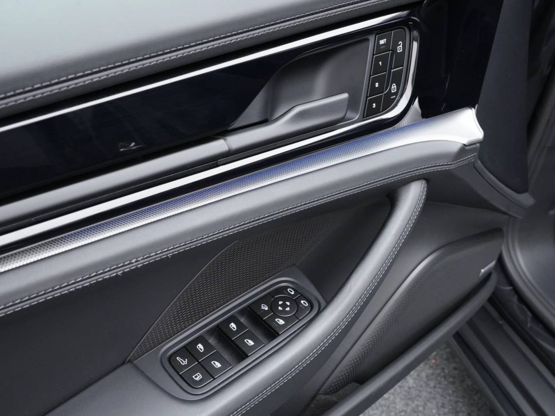 PORSCHE Panamera 4S E-Hybrid-image-20