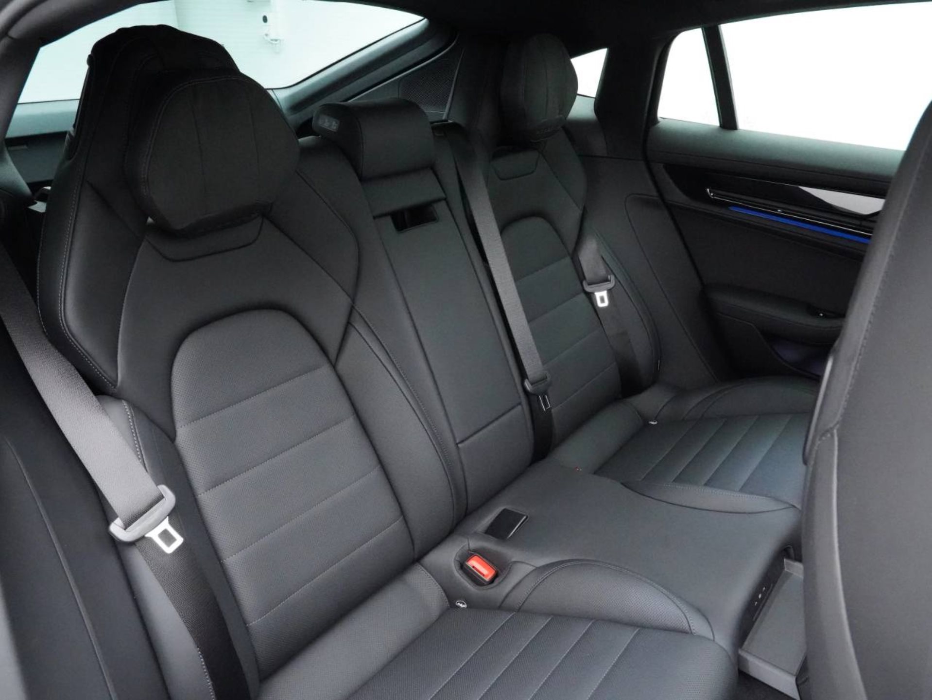 PORSCHE Panamera 4S E-Hybrid-image-29