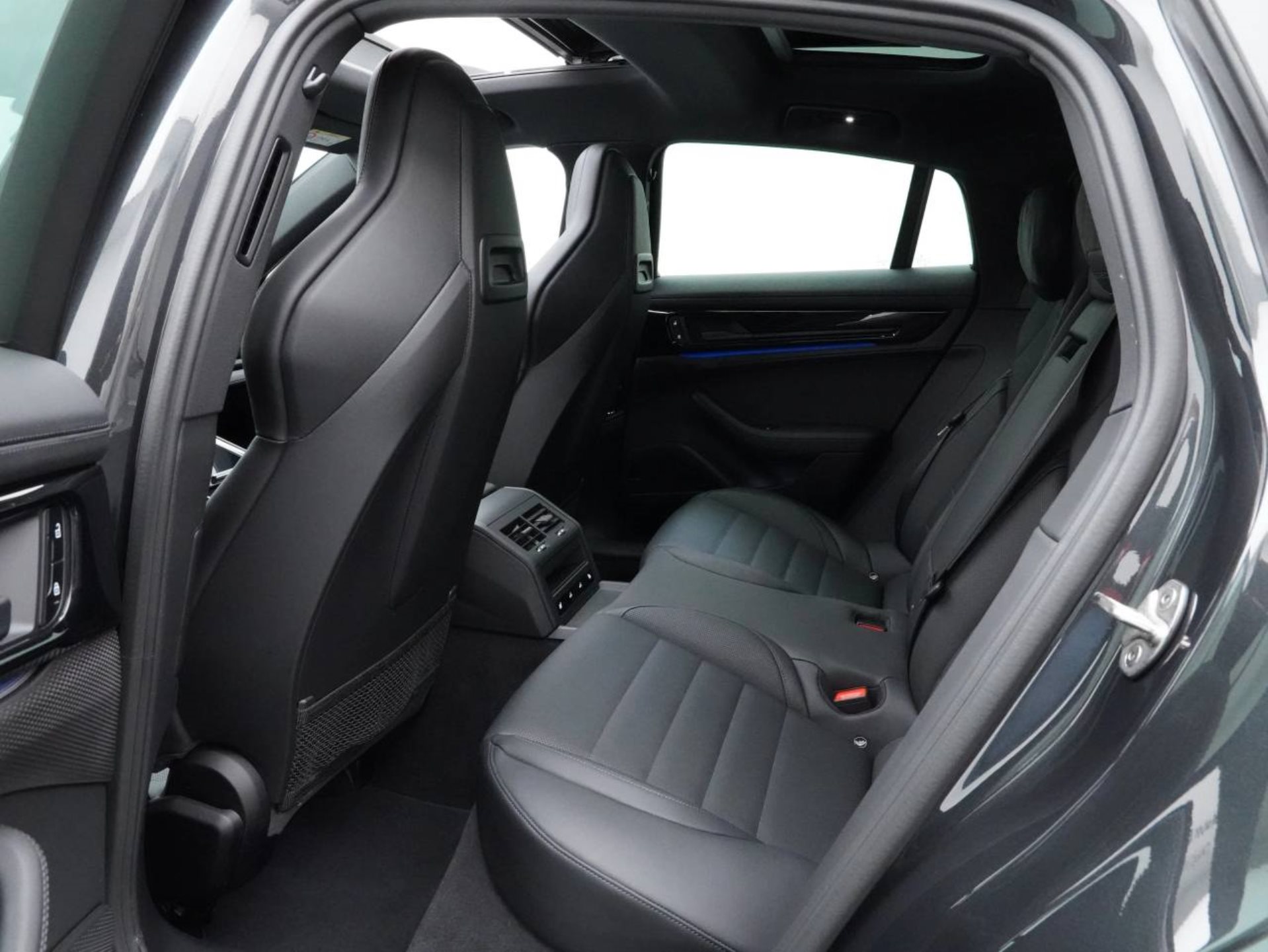 PORSCHE Panamera 4S E-Hybrid-image-27