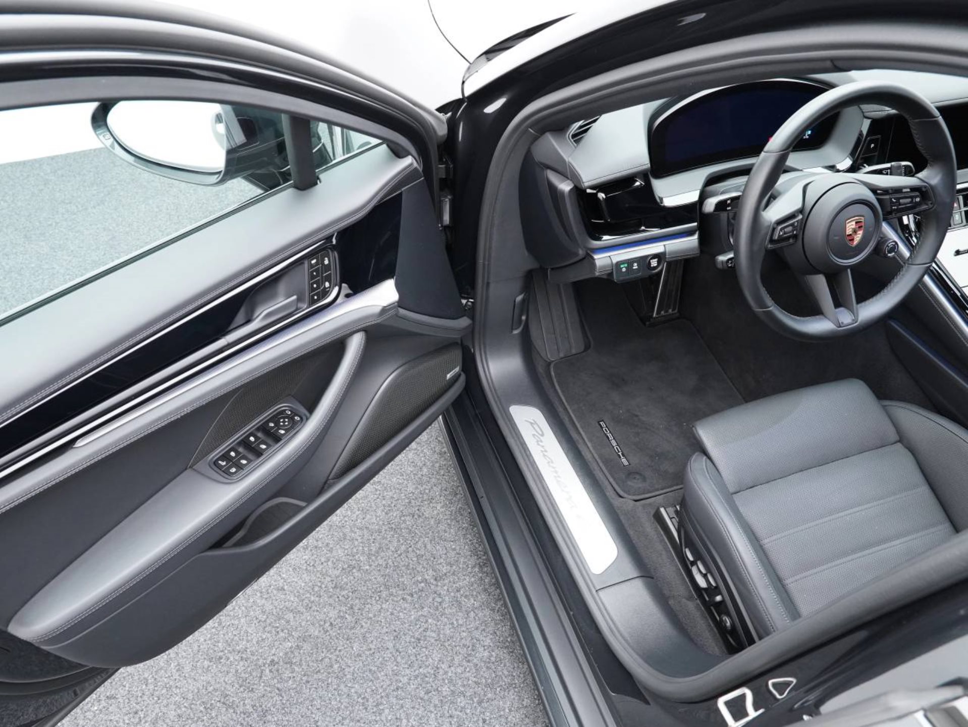 PORSCHE Panamera 4S E-Hybrid-image-3
