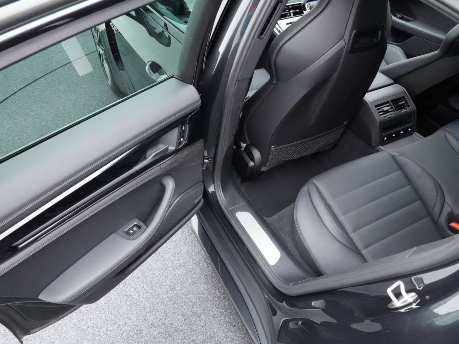 PORSCHE Panamera 4S E-Hybrid-image-26