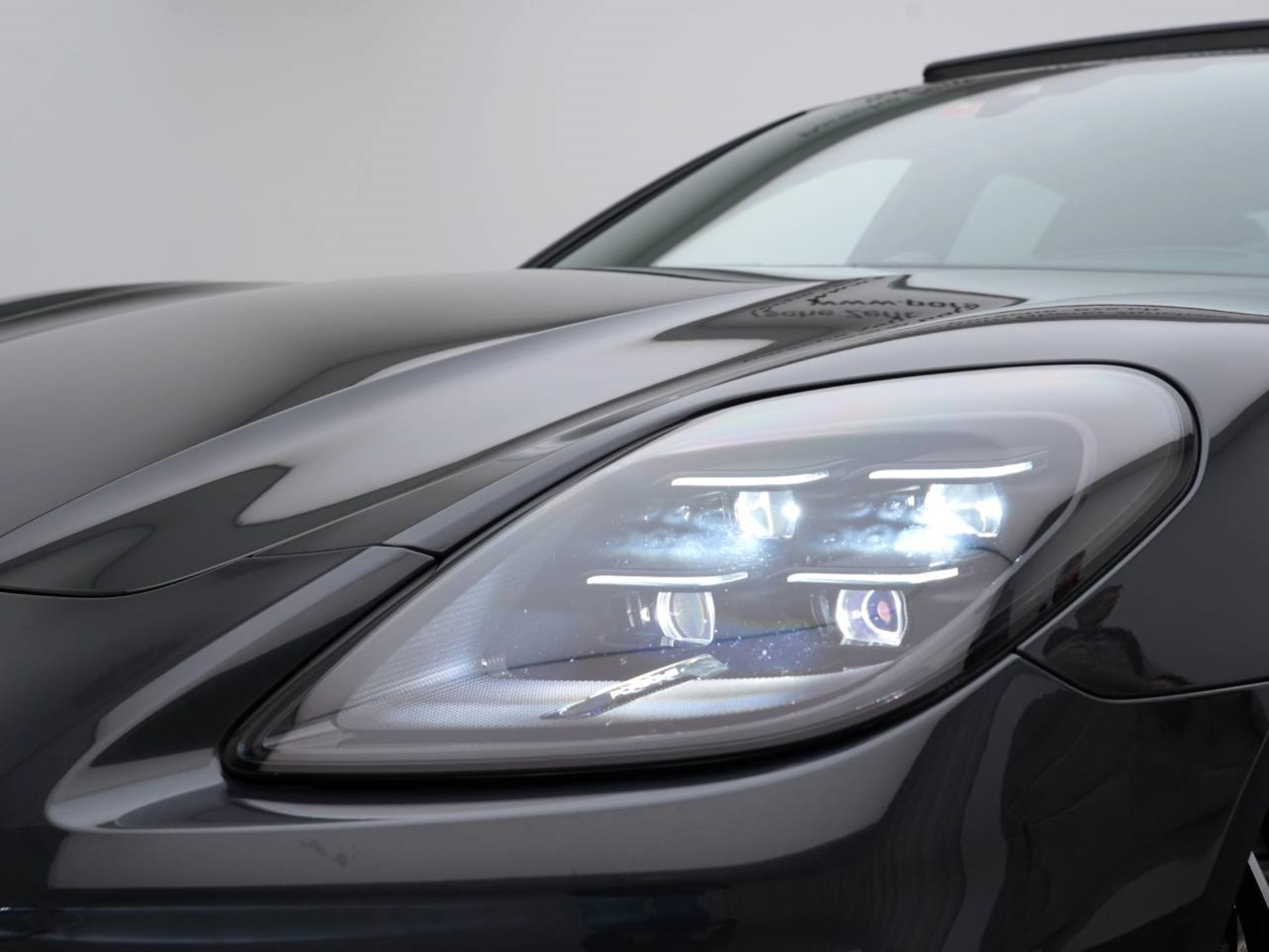 PORSCHE Panamera 4S E-Hybrid-image-12