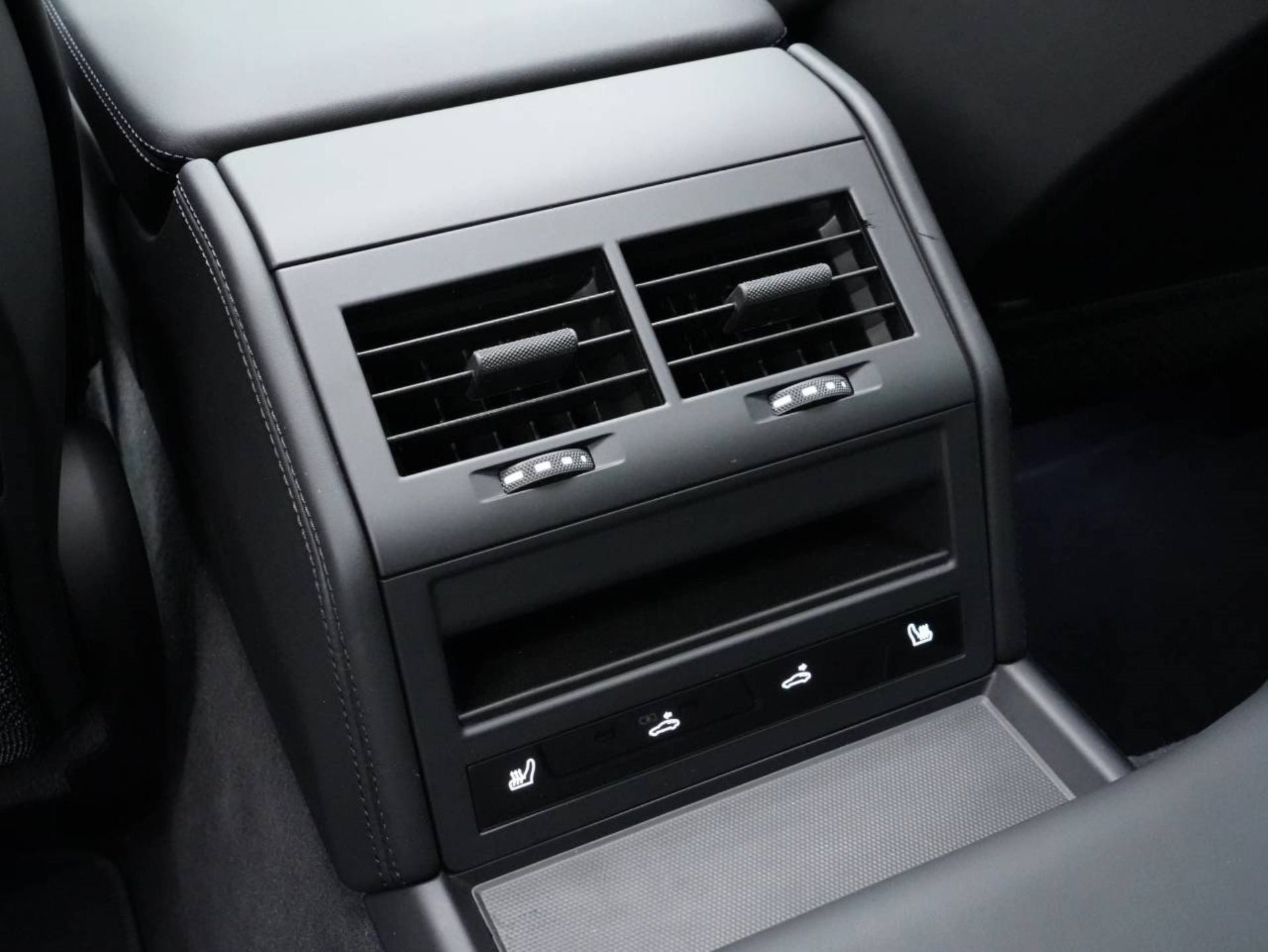 PORSCHE Panamera 4S E-Hybrid-image-28