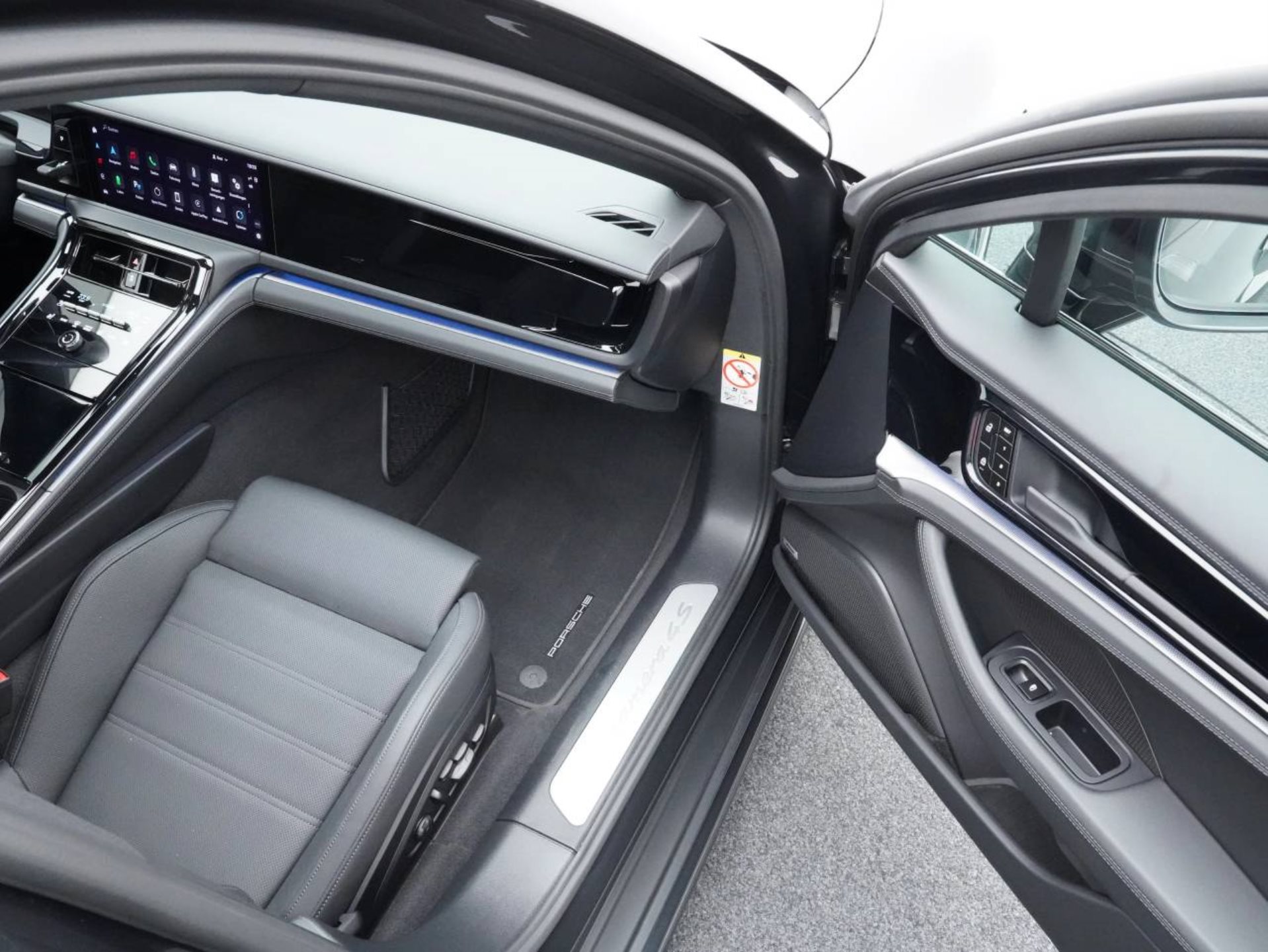 PORSCHE Panamera 4S E-Hybrid-image-22