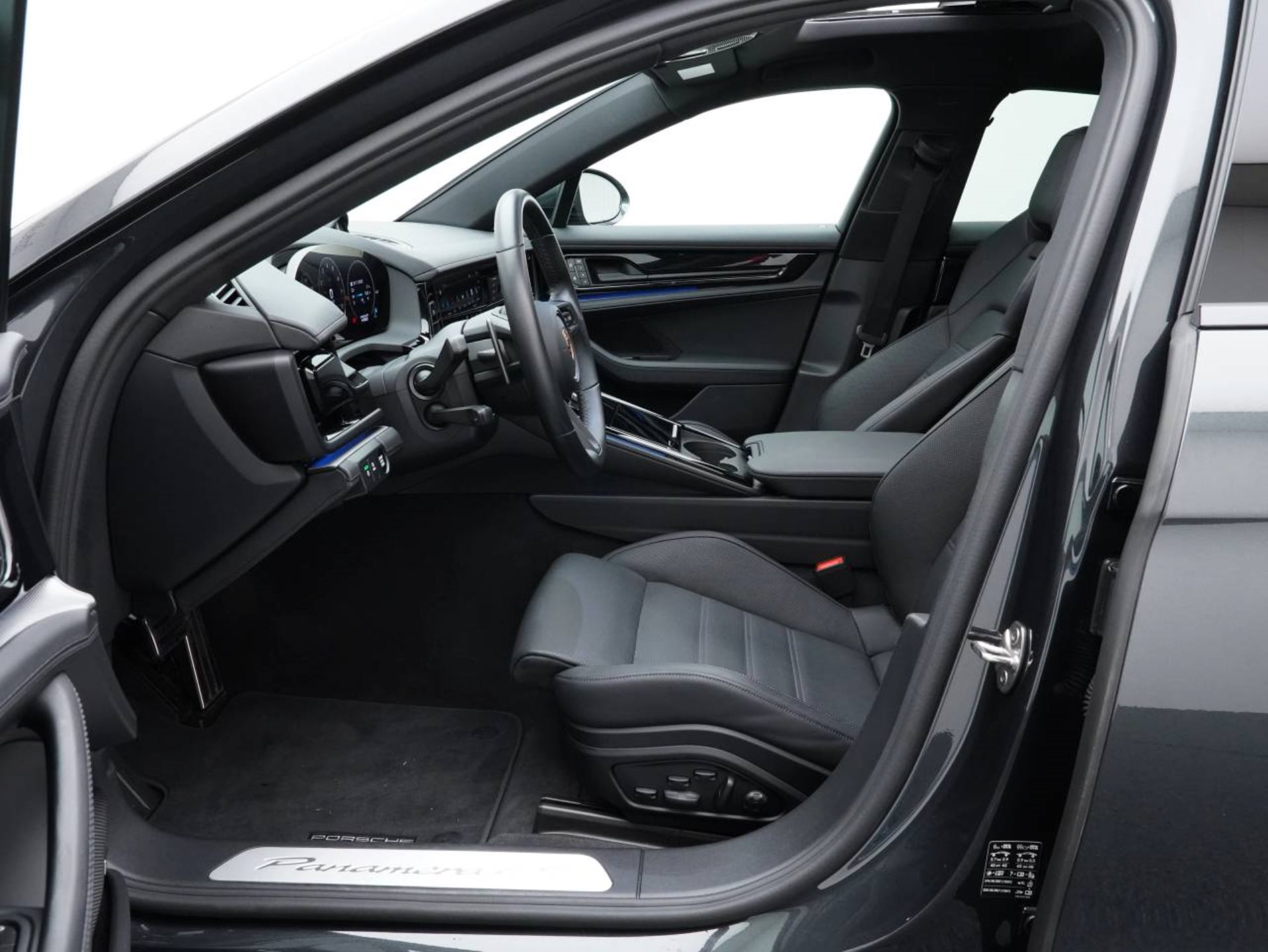 PORSCHE Panamera 4S E-Hybrid-image-4