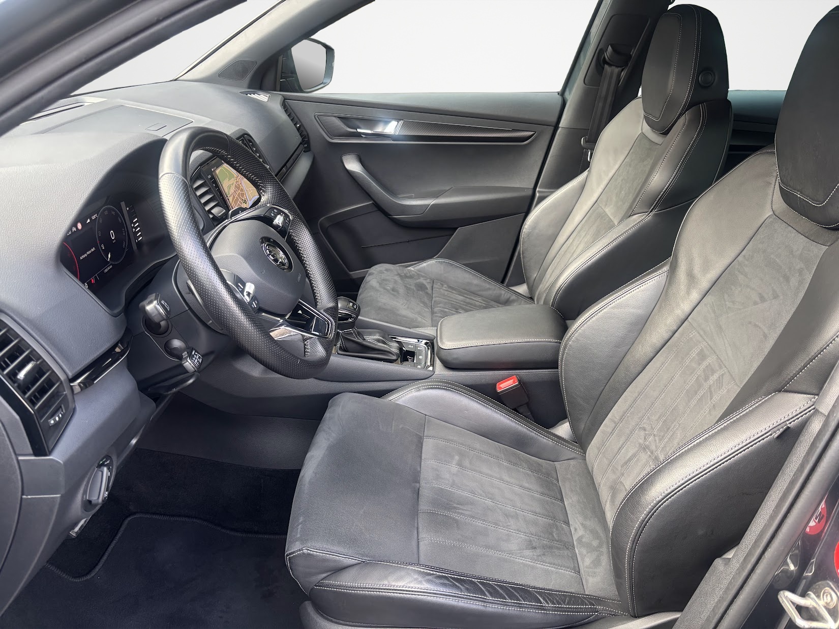 SKODA Karoq 2.0 TDI CR SportLine 4x4 DSG-image-10