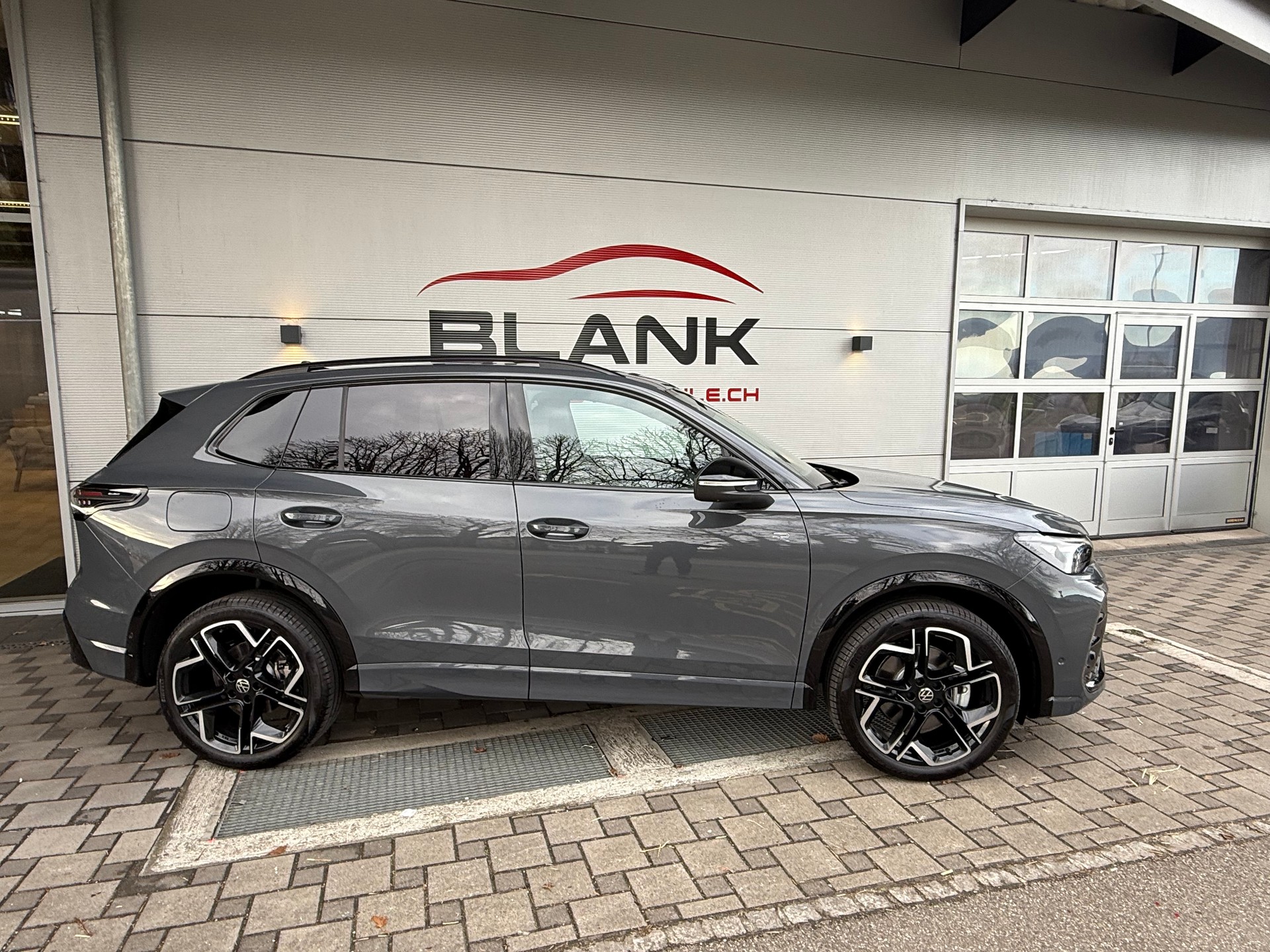 VW Tiguan 2.0 TSI DSG R-Line 4Motion / VENDUE VERKAUFT-image-3