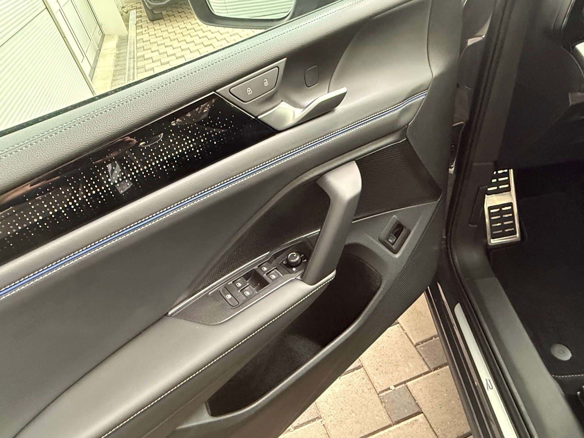 VW Tiguan 2.0 TSI DSG R-Line 4Motion / VENDUE VERKAUFT-image-10