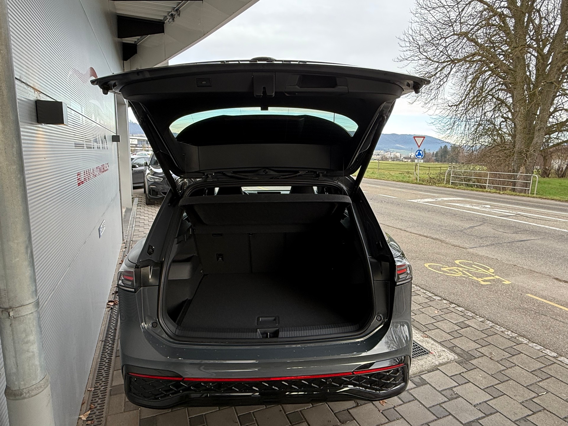 VW Tiguan 2.0 TSI DSG R-Line 4Motion / VENDUE VERKAUFT-image-6