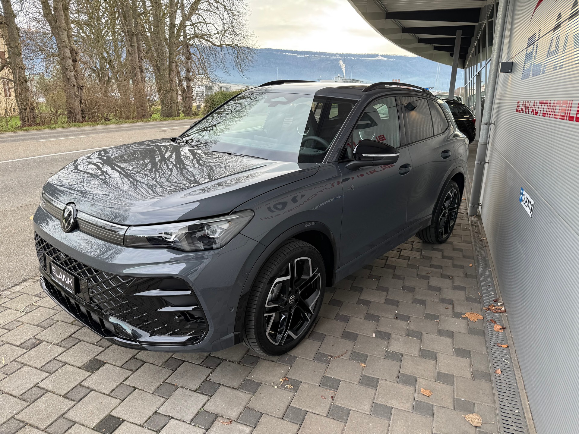 VW Tiguan 2.0 TSI DSG R-Line 4Motion / VENDUE VERKAUFT-image-2