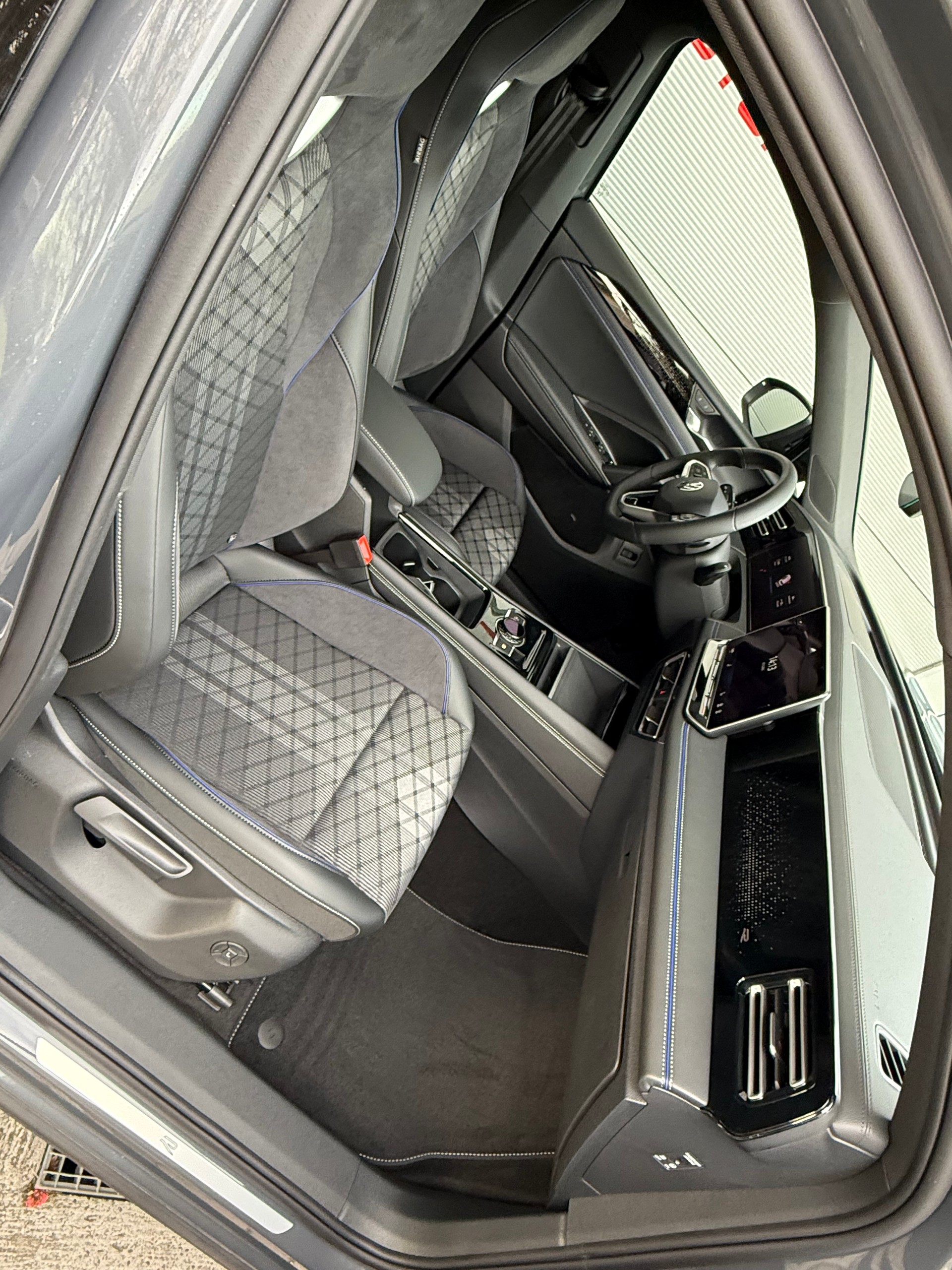 VW Tiguan 2.0 TSI DSG R-Line 4Motion / VENDUE VERKAUFT-image-9