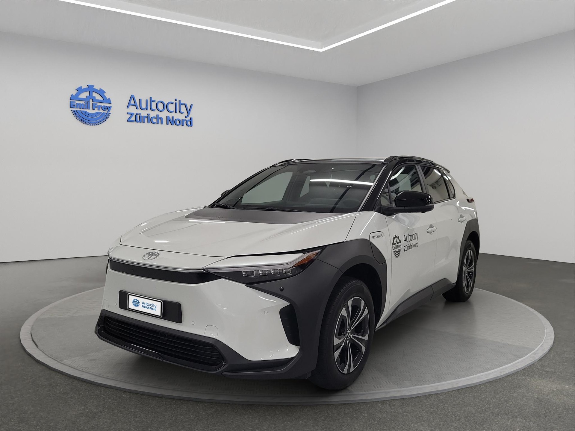 TOYOTA bZ4X 6.6 kw OBC Style AWD-image-0
