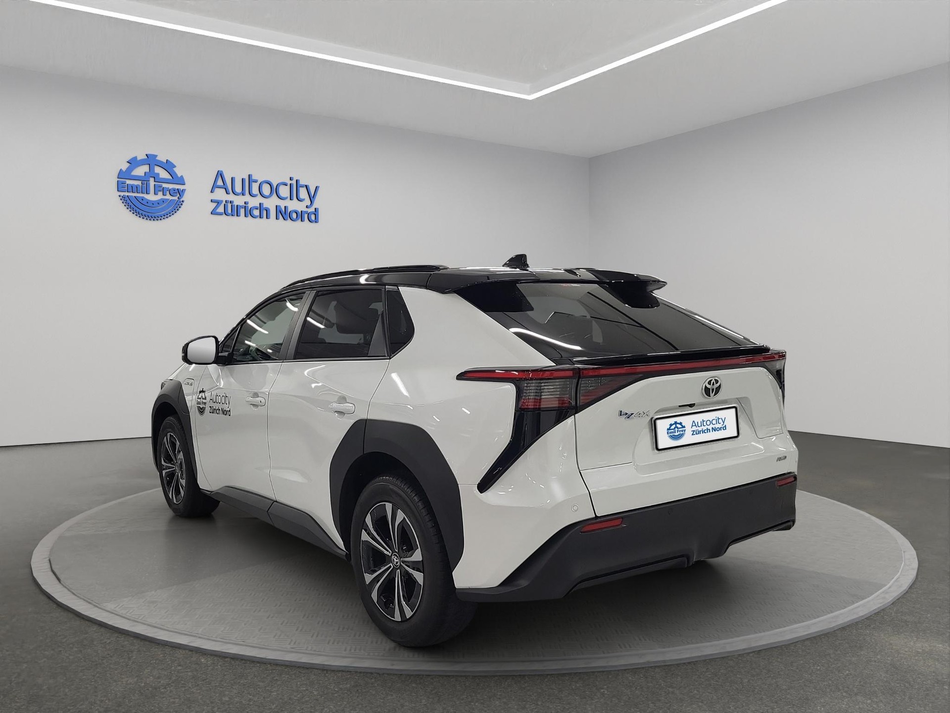 TOYOTA bZ4X 6.6 kw OBC Style AWD-image-2