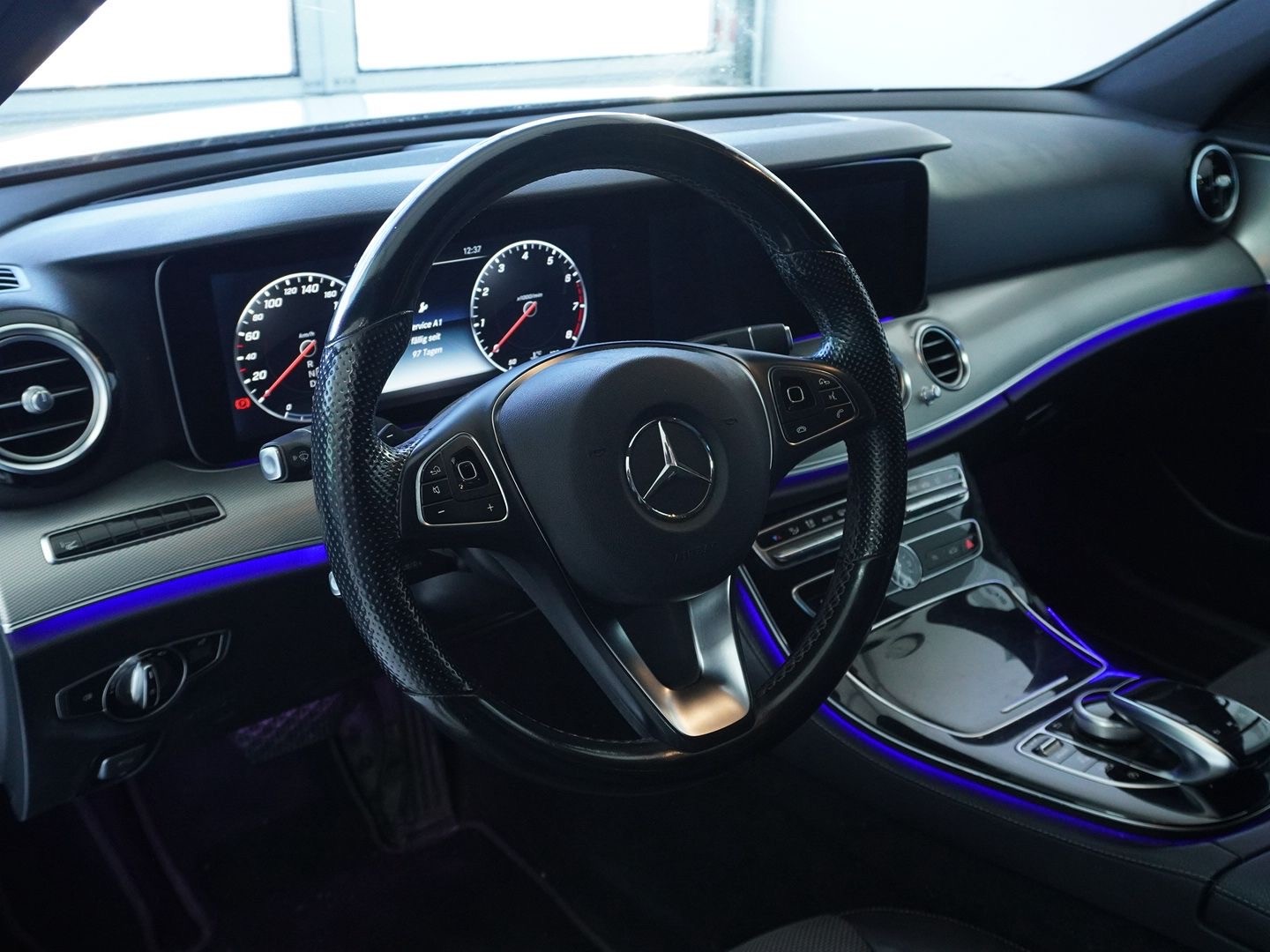 MERCEDES-BENZ E 200 Avantgarde 4 Matic 9G-Tronic-image-2