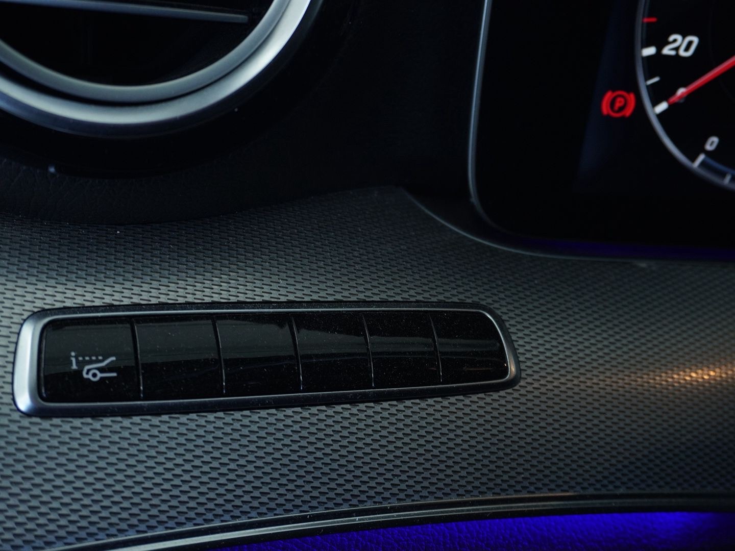 MERCEDES-BENZ E 200 Avantgarde 4 Matic 9G-Tronic-image-9